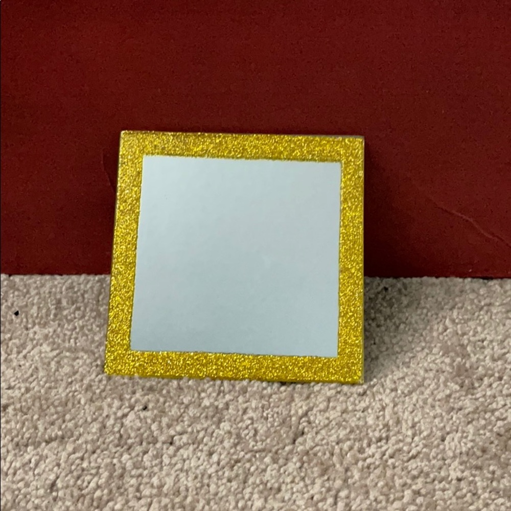 Gold mirror